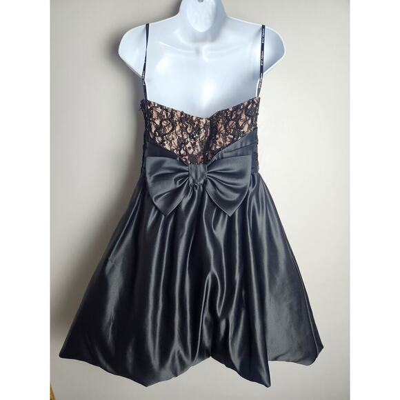 Betsey Johnson Evenings Sequined buble hem cocktail dress sz 6 NYE Holiday Y2K - Picture 4 of 12